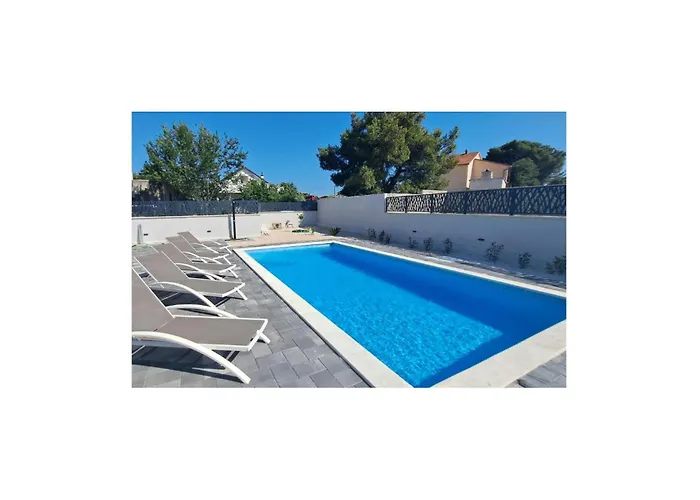 Vakantiehuis Stunning In Pirovac