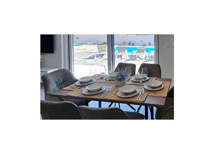 Stunning In בית נופש פירובאץ